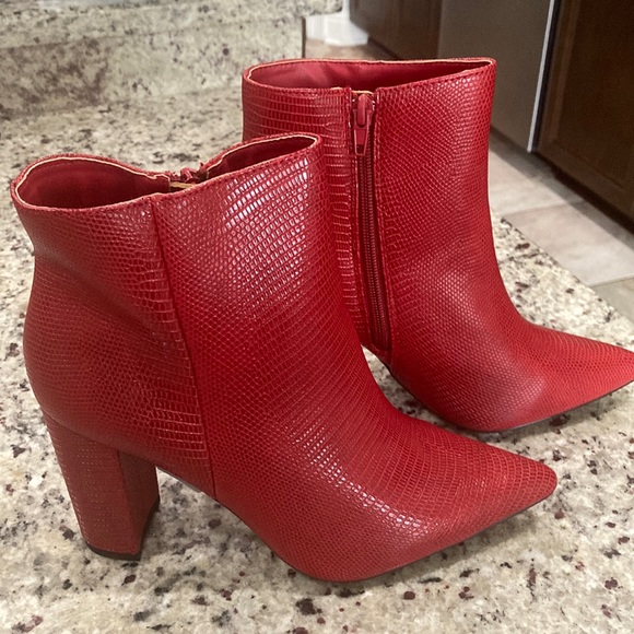 BAMBOO Shoes - Bamboo Red Lizzard zip up ankle booties 8.5 new in box